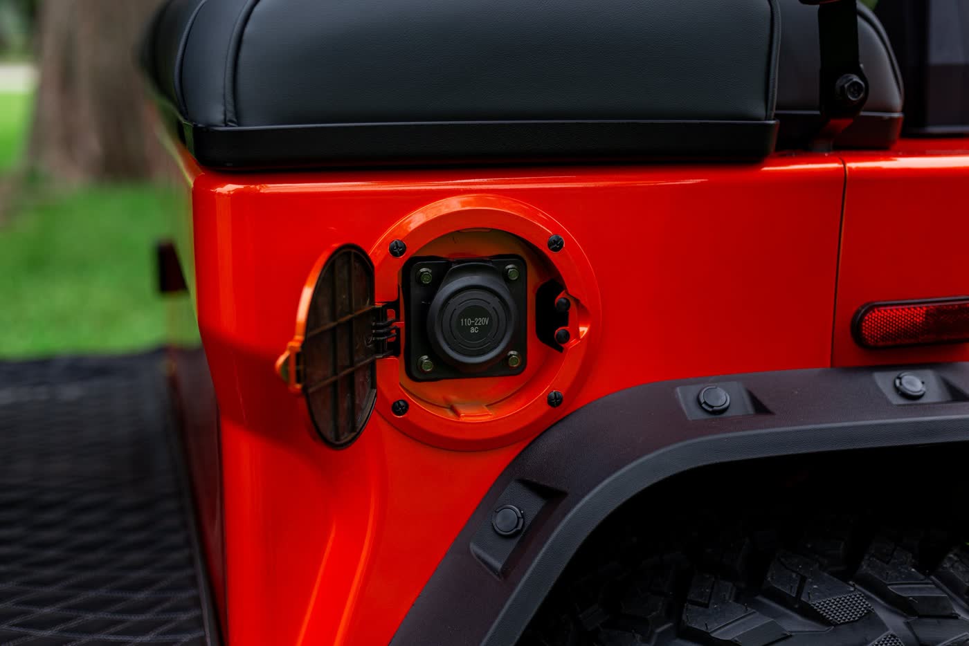 Denago Rover XL — controls detail